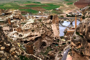 В Турции затопят древний город с уникальными достопримечательностями 