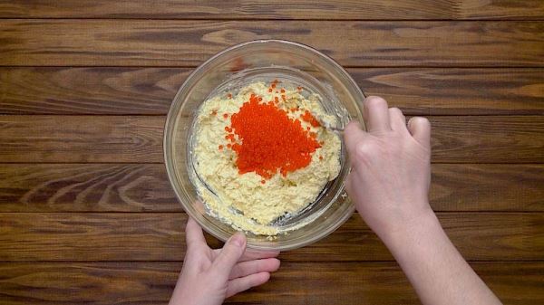 Как приготовить яичный паштет с красной икрой