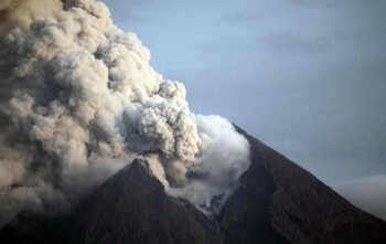 В Индонезии из-за извержения вулкана закрылся аэропорт 
