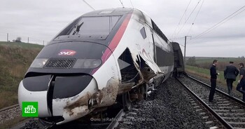 Во Франции поезд сошёл с рельсов, более 20 пострадавших